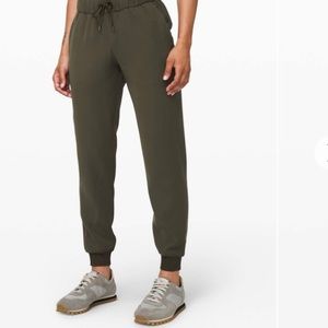 Lululemon Jogger Size 6 Olive
